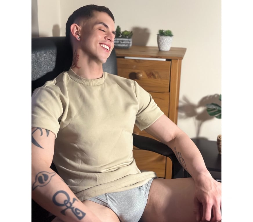  Gay massage East London Dalston - East London - Photos for Hot Latino Boy Top