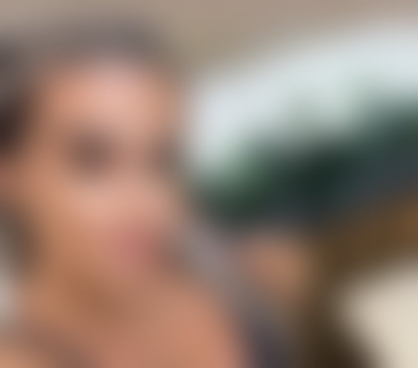 Busty BRUNETTE online now