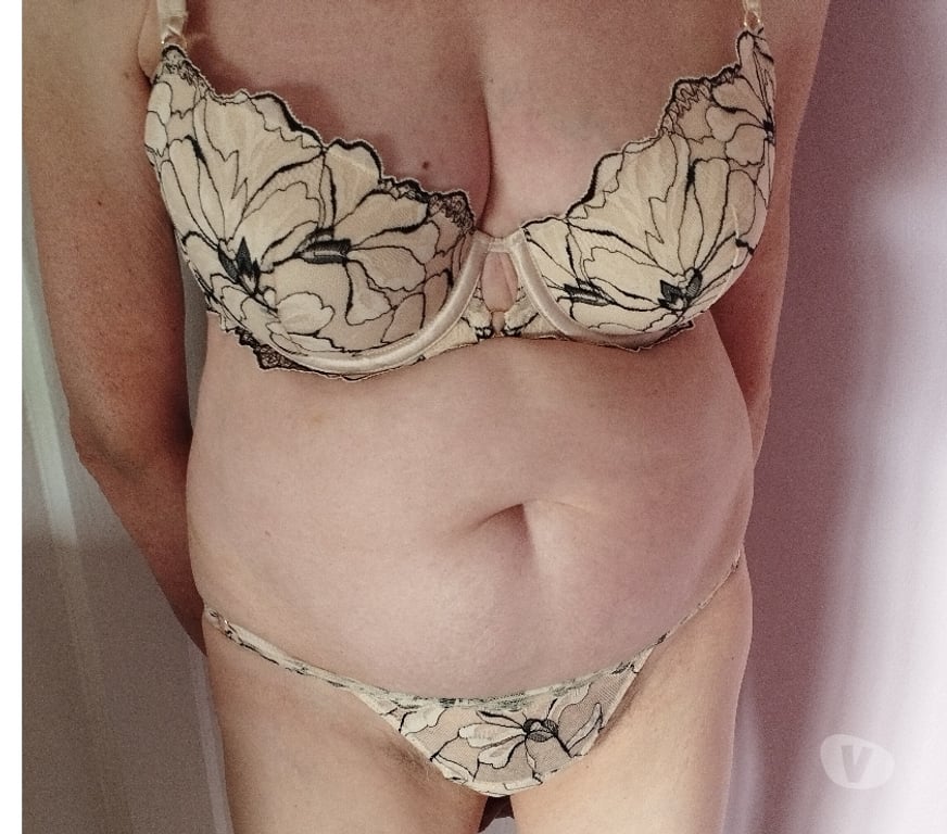 Escorts Derbyshire North East Derbyshire - Photos for Mature Lady****