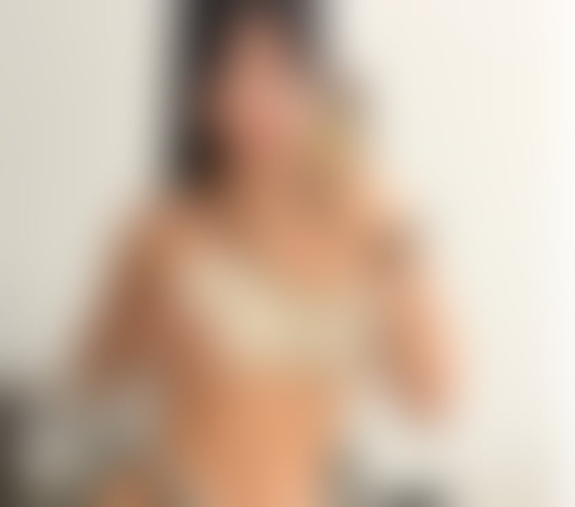 Escorts Canary Wharf East London - Photos for CARLY NEW IN TOWN 24hr🥰CALL ME 📞 NO RUSH 🥳