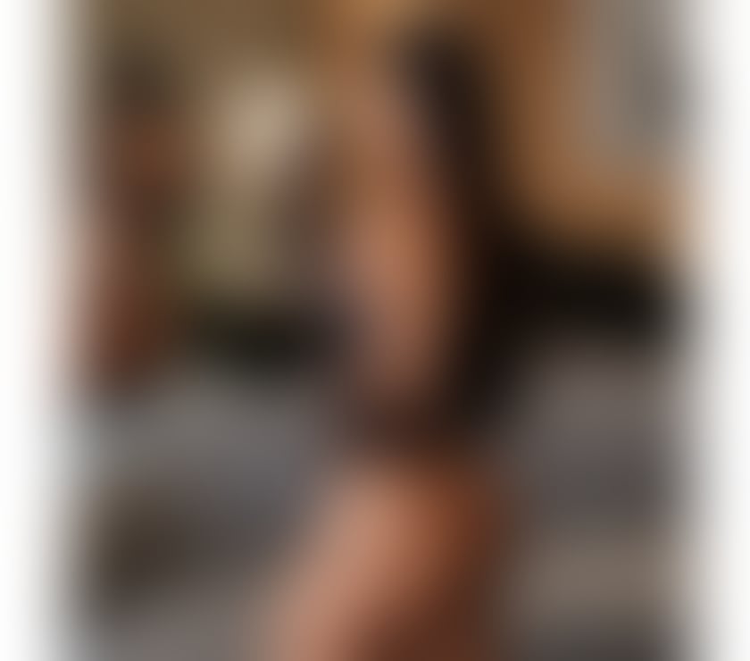 Jhully | Bold energy and addictive tension. 🖤🌶️⚡