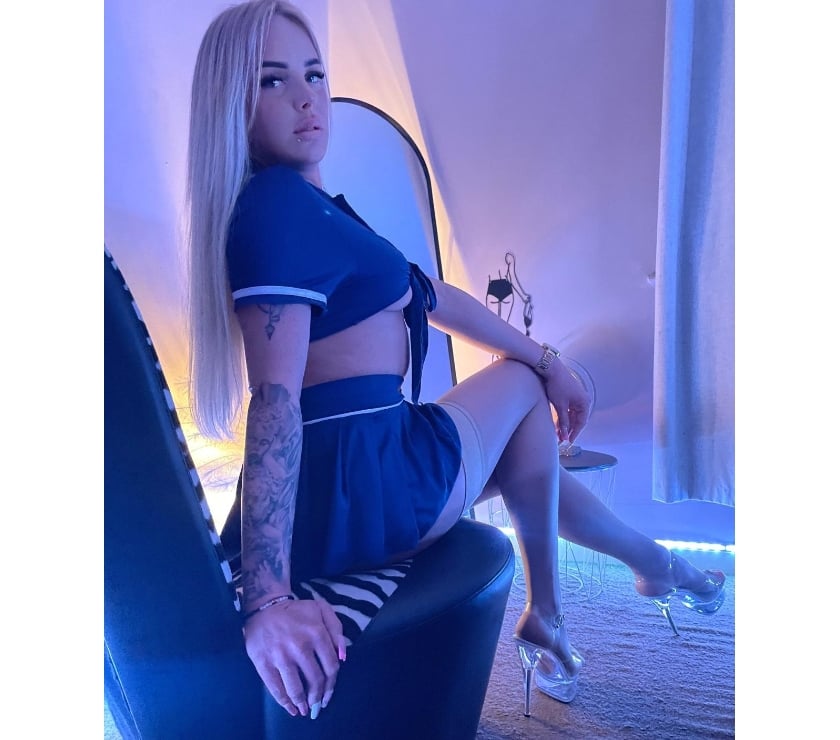 Escorts Stoke on Trent City Centre Stoke-on-Trent - Photos for Hot Blonde_Long_legs