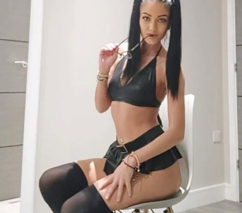 Escorts West London Hounslow - Photos for 🍑Hi I’m Xonia🫶🏻OWO🥂PARTY💯