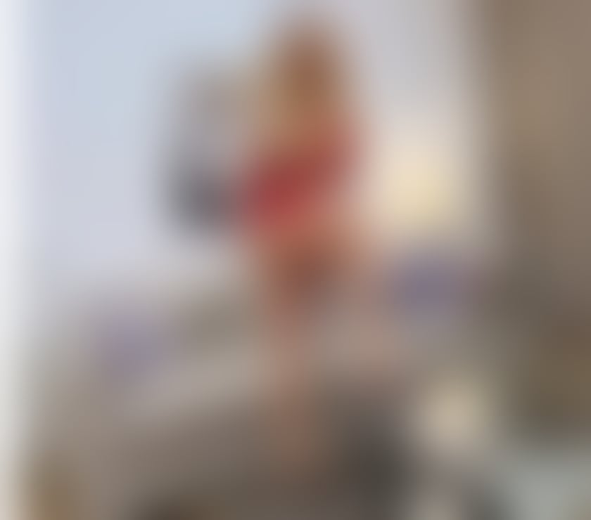 Hi, I'm Ninah Fox, your luxury trans lover