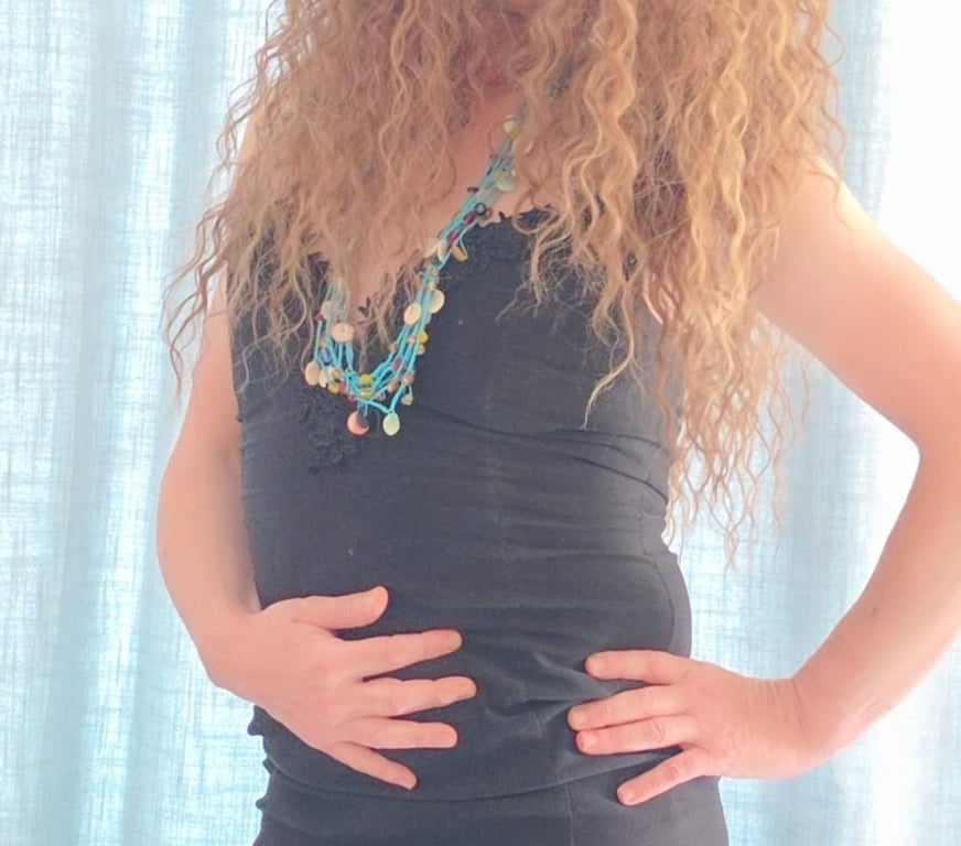 Trans Escorts South West London Tooting - South West London - Photos for MATURE TV IN LOVES KISSING AND CUDDLING