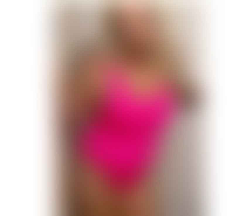 😘HOT BEATRIX IN TOWN😘