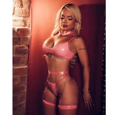 Escort Coombe Lane Station Croydon - Photos for Barby bom Store hoy