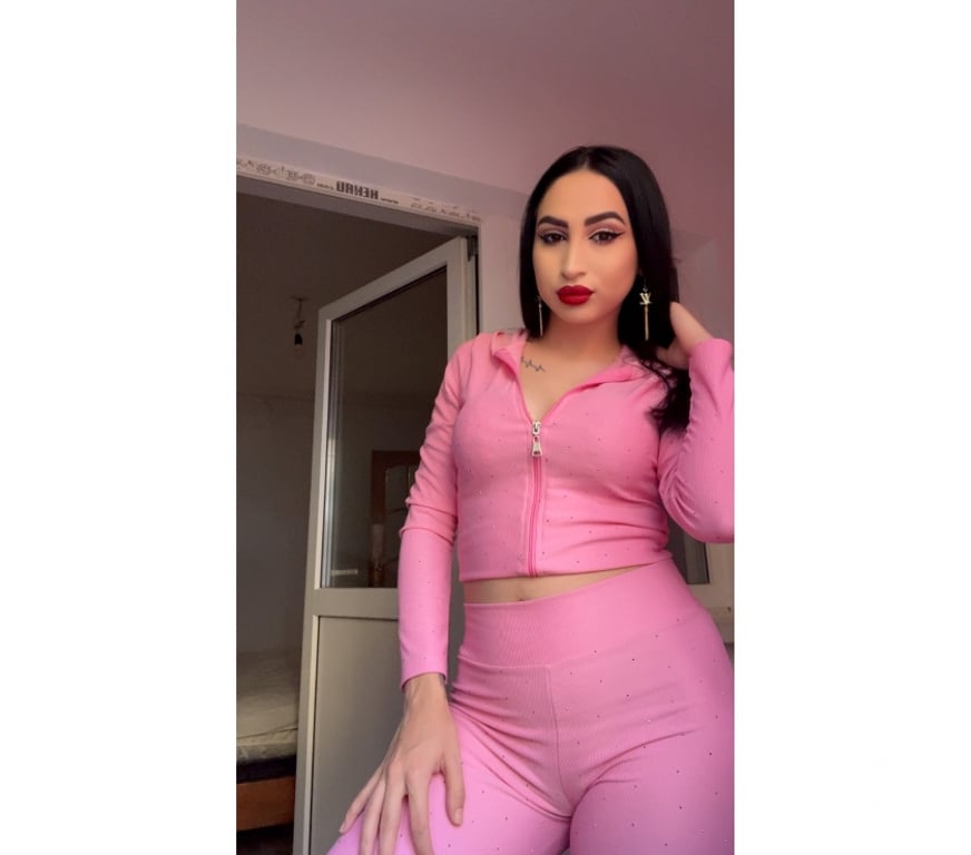 Escorts Essex Harlow - Photos for Hi im sara new in your town