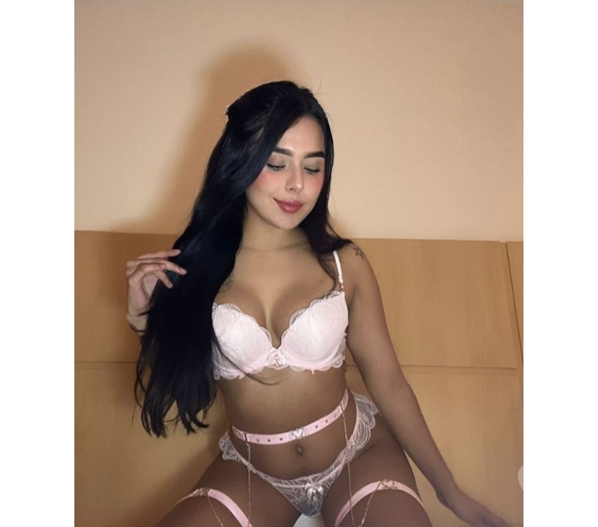 Escorts South East London Woolwich - South East London - Photos for Sexy Sara 🔥 available in your area 🌹