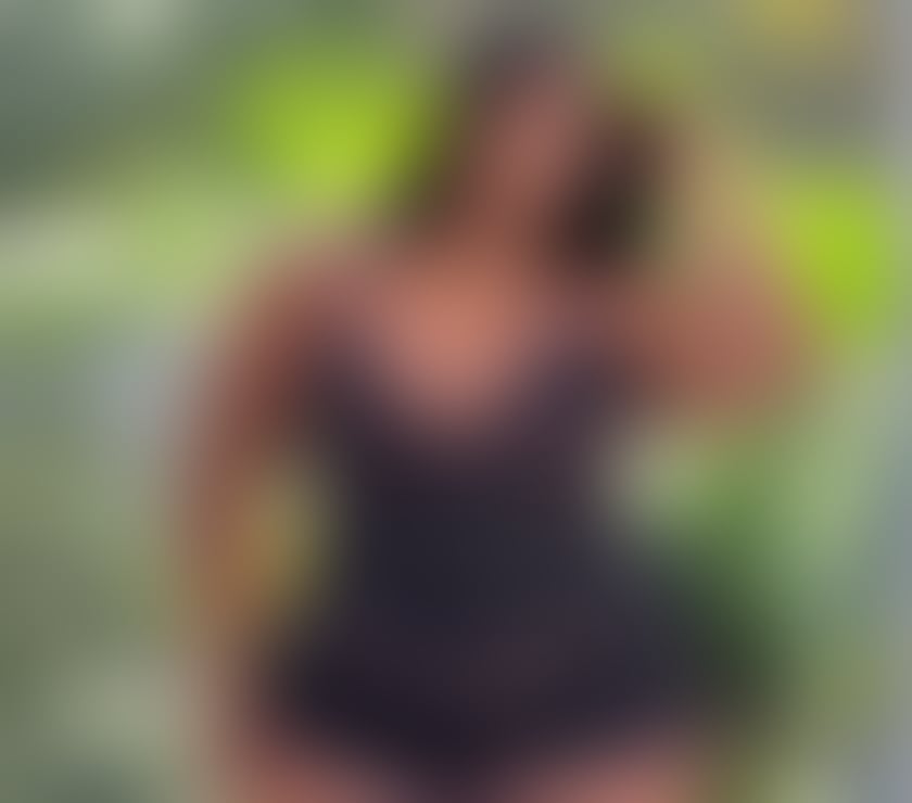 a really hot girl 🔥 the best owo 😈