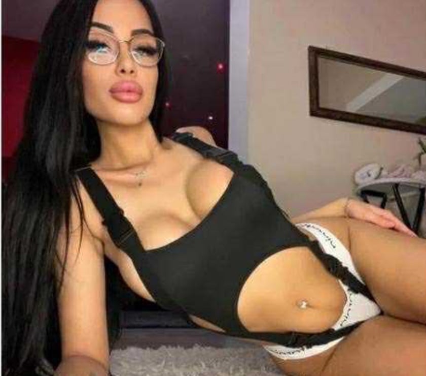  Escorts Slough Town Centre Slough - Photos for New party girl in Slough 24 7 best service no rush