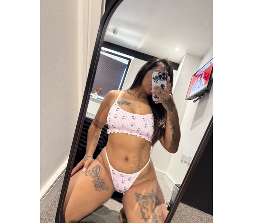 Escorts Wiltshire Swindon - Photos for Laura Brazilian VIP experience With Stunning Latina🔥