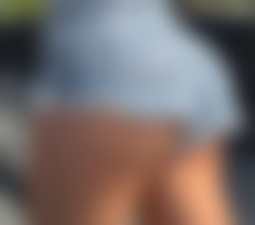 Ebony bottom open minded outo