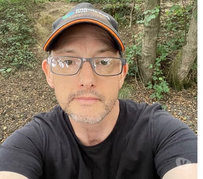 Swingers Community Cranleigh Waverley - Photos for A bi curious guy is looking to learn all bi ways