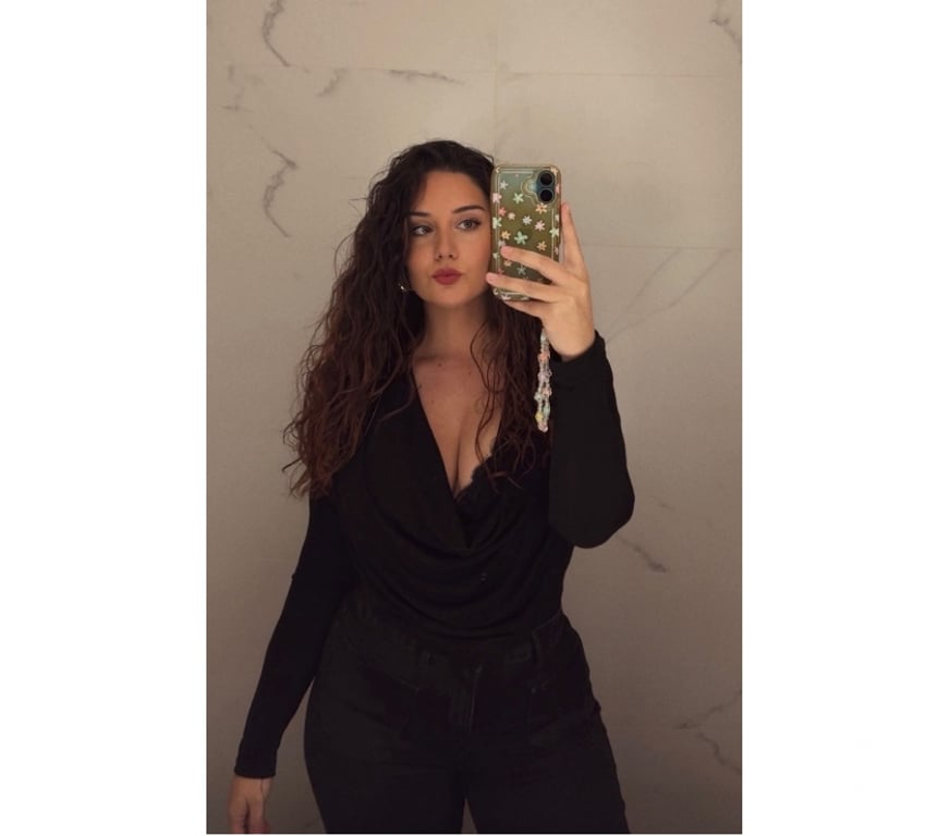 Escorts Ealing Southall - Ealing - Photos for Gorgeous Indian Lady for Premium Companionship in your town