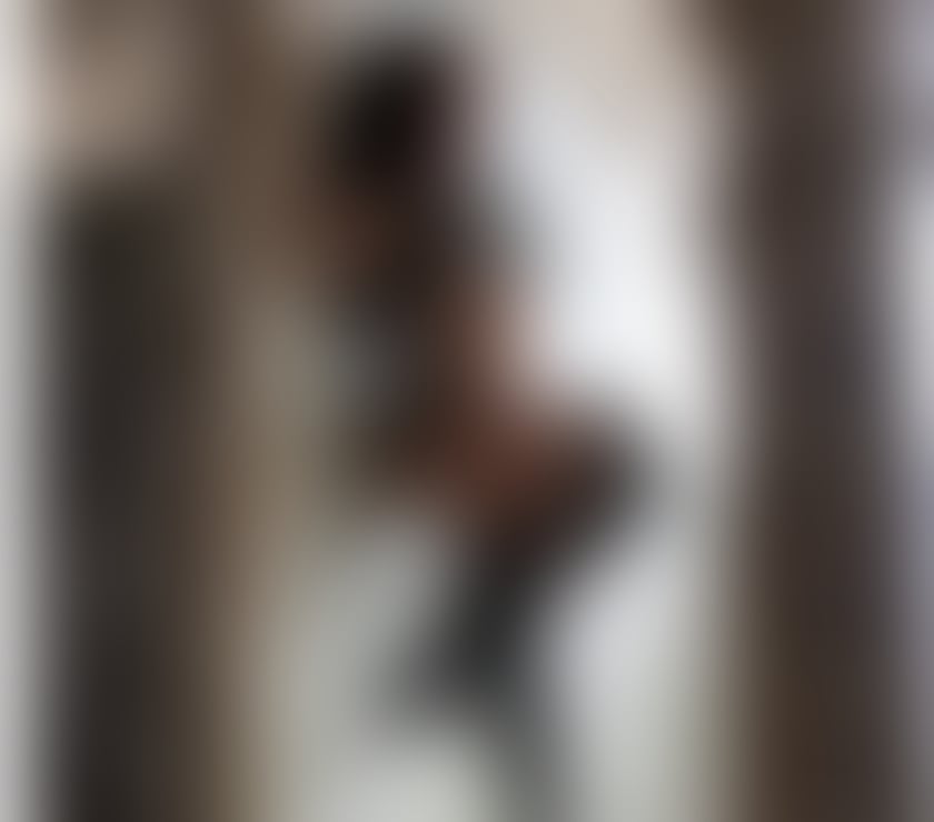 Escorts West Yorkshire Leeds - Photos for Curvy Brunette Sexy Discreet Party - Laura