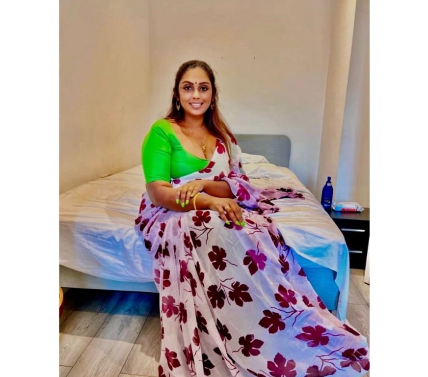 Escorts East London Barking Station - East London - Photos for MEENA SOUTH INDIAN TAMIL NADU GIRL NEW IN BARKING 🇮🇳