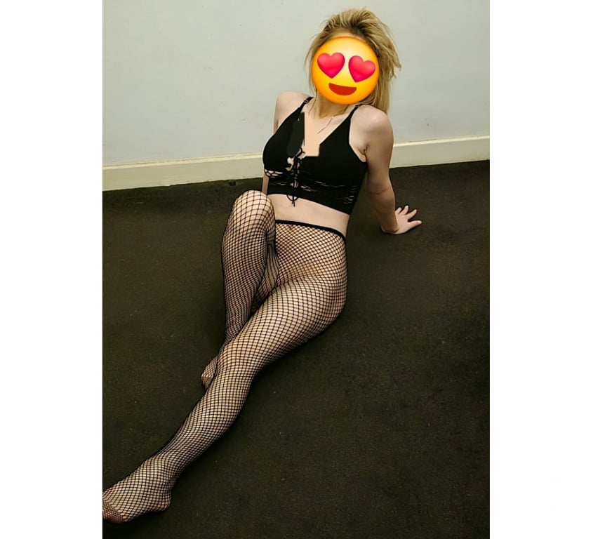 Escorts Greater Manchester Salford - Photos for new to the field blonde nymphomaniac real 100%