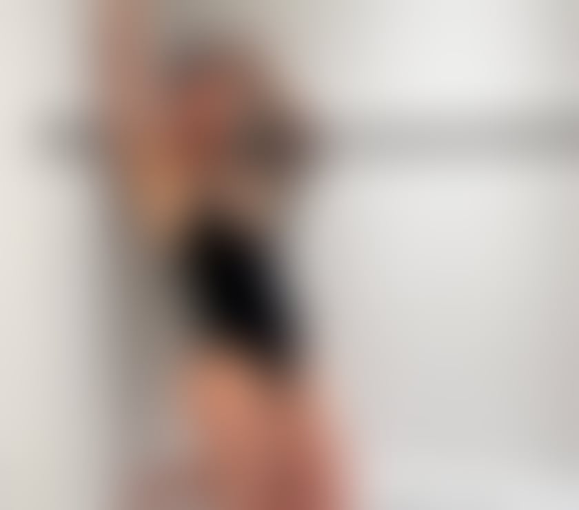 Relaxing and Revitalising Massage by English Sadie!