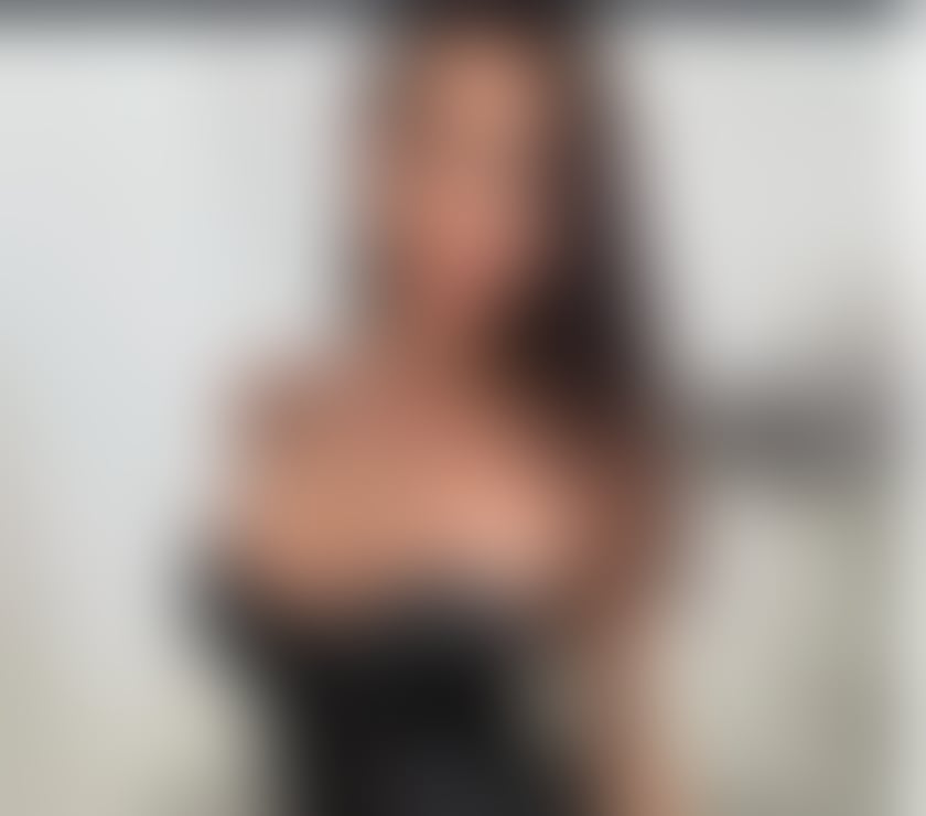 Photos for Izza ! Pretty girl. No rush