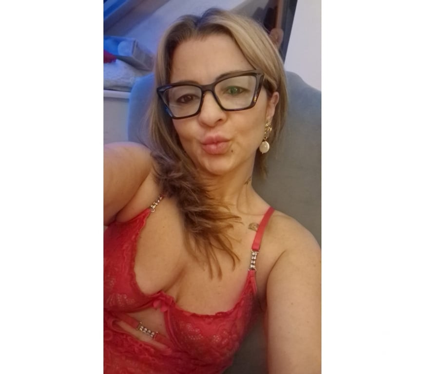 Escorts Cheshire East Crewe - Cheshire East - Photos for Mature Curvy Stunning Latina