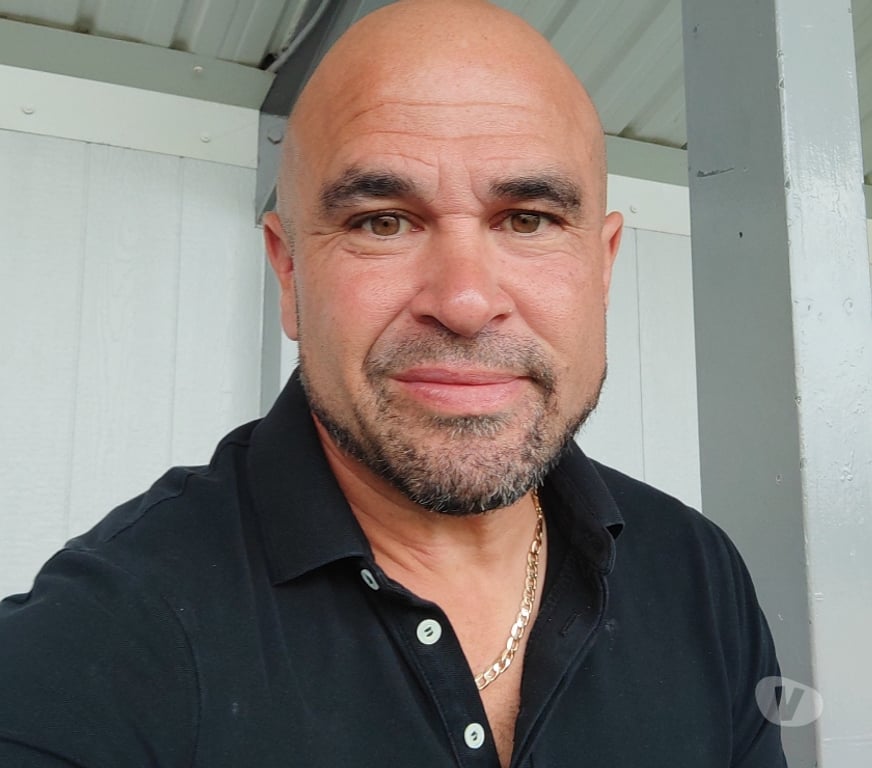 Escorts Worcestershire Redditch - Photos for Straight Male Escort with a Cheeky Smile😁