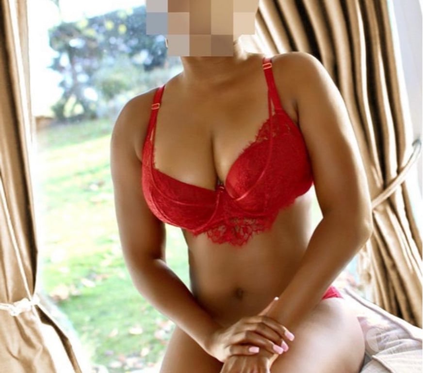 Escorts Cornwall Coombe (St. Austell) - Cornwall - Photos for Dark Chocolate Out of Africa
