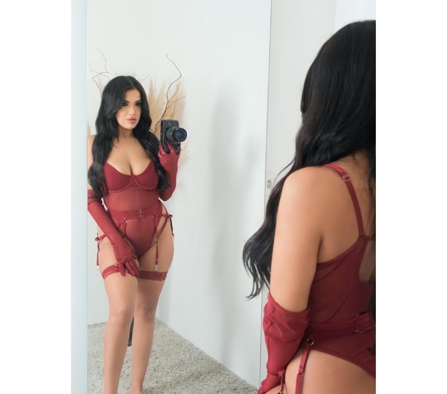 Escorts Surrey Woking - Photos for Party Girl Luna 💖🍑