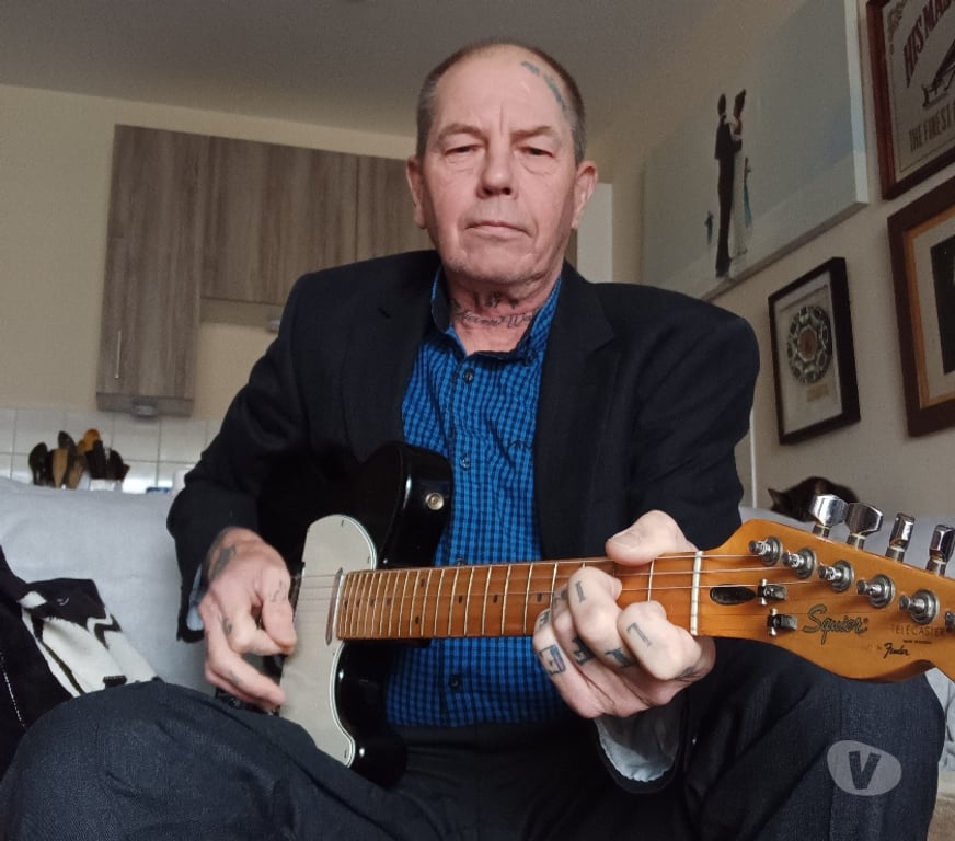 adult personals Hertfordshire East Hertfordshire - Photos for Curious male wants to play with a man