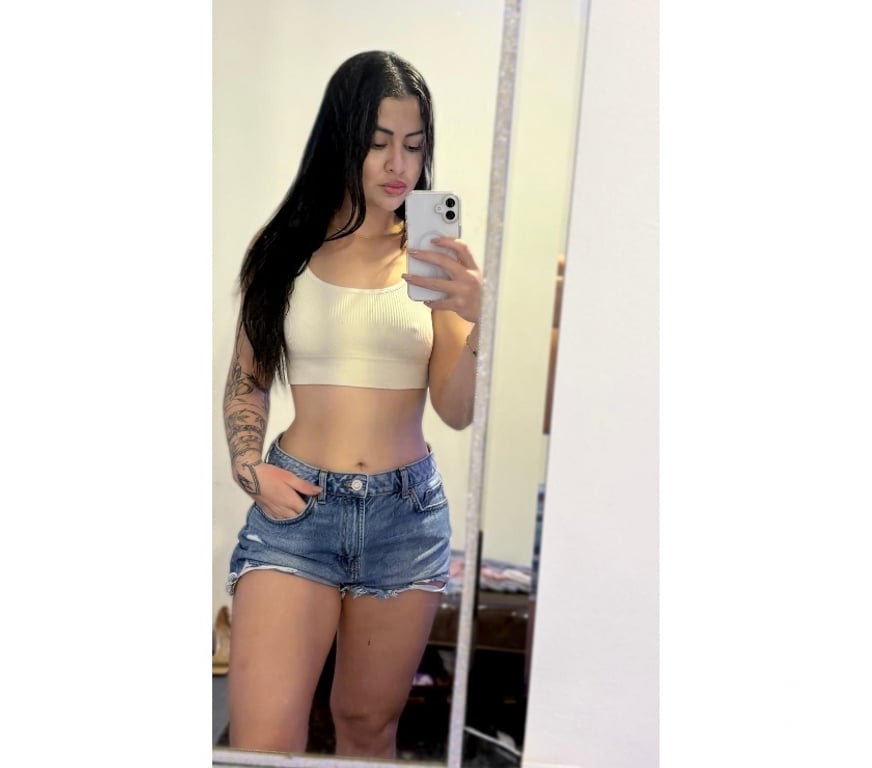 Escorts East London Shadwell - East London - Photos for LAURA NEW IN AREA