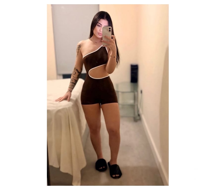 Escorts East London Shadwell - East London - Photos for LAURA NEW IN AREA