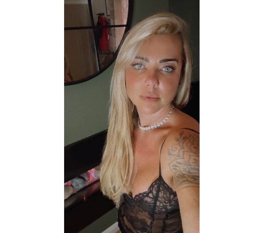 Escort Crewe Cheshire East - Photos for Gabriella Petite Latina