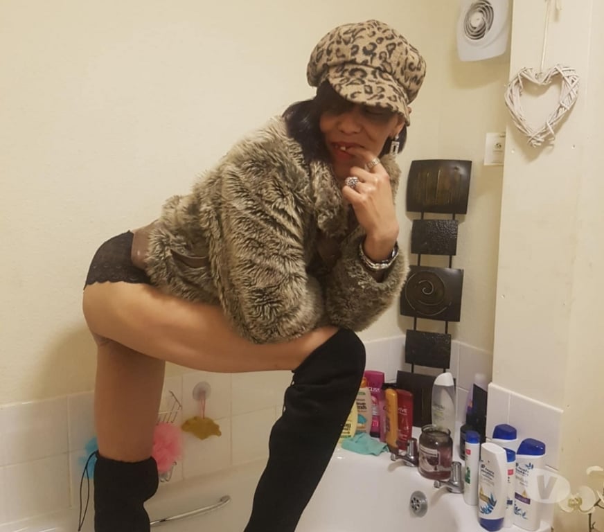 Escorts Nottinghamshire Nottingham - Photos for Sexy,Elegant, Warm & Discreet Companion