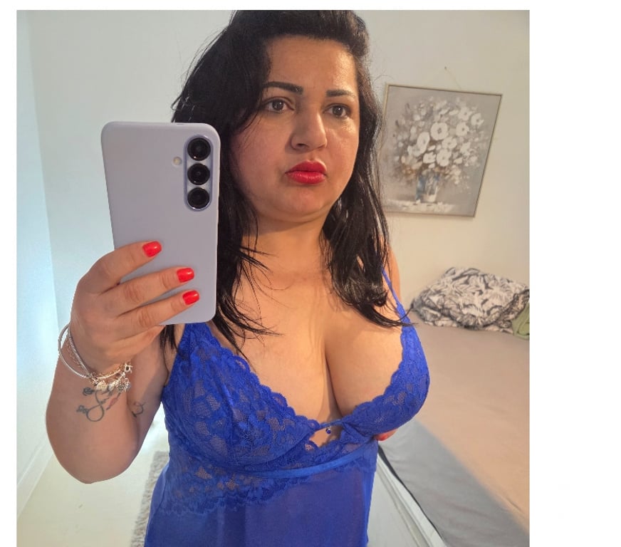 Escorts Kent Gravesham - Photos for Julie GFE Brazilian girl 👧 😍