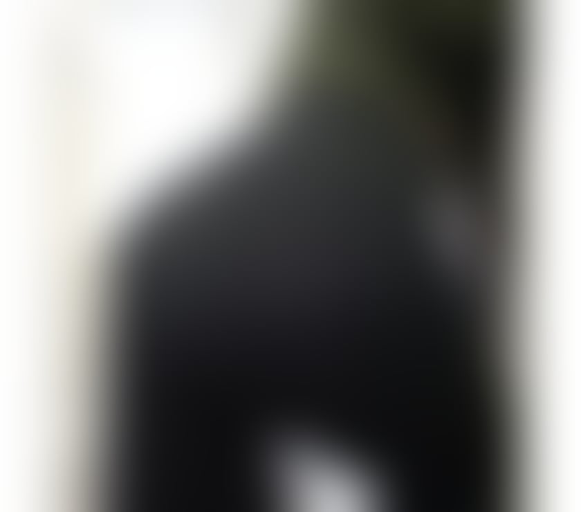 Hi, I'm Maya, new to your area, I do parties and travel.