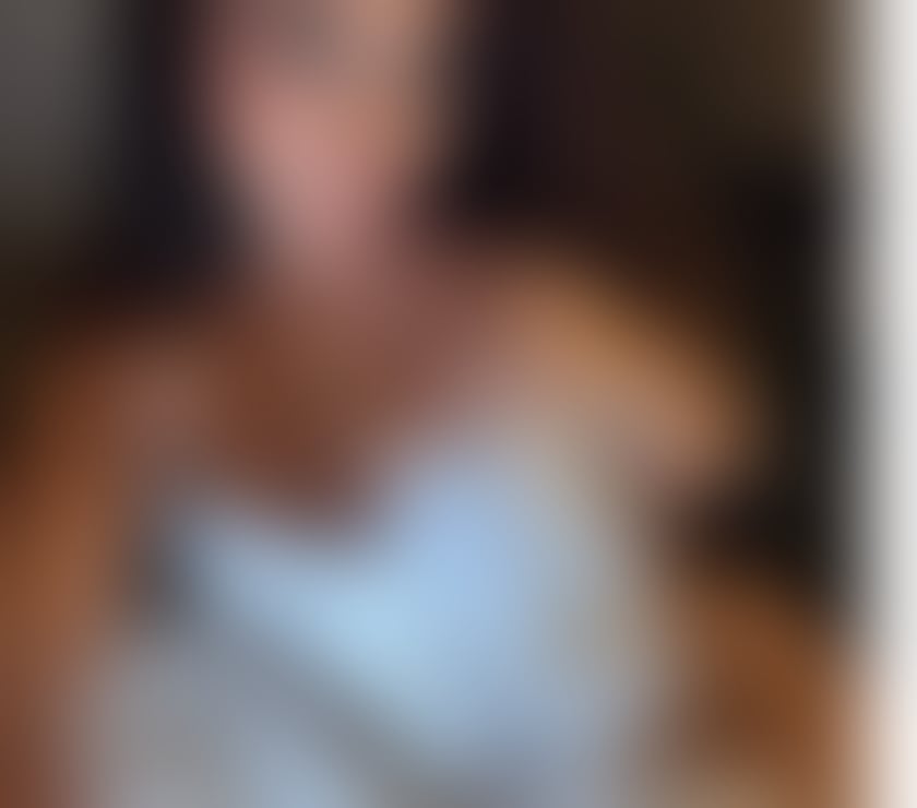  Escorts Gillingham Medway - Kent - Photos for beautiful, flirtatious lady, sweet honey-colored, hot and se