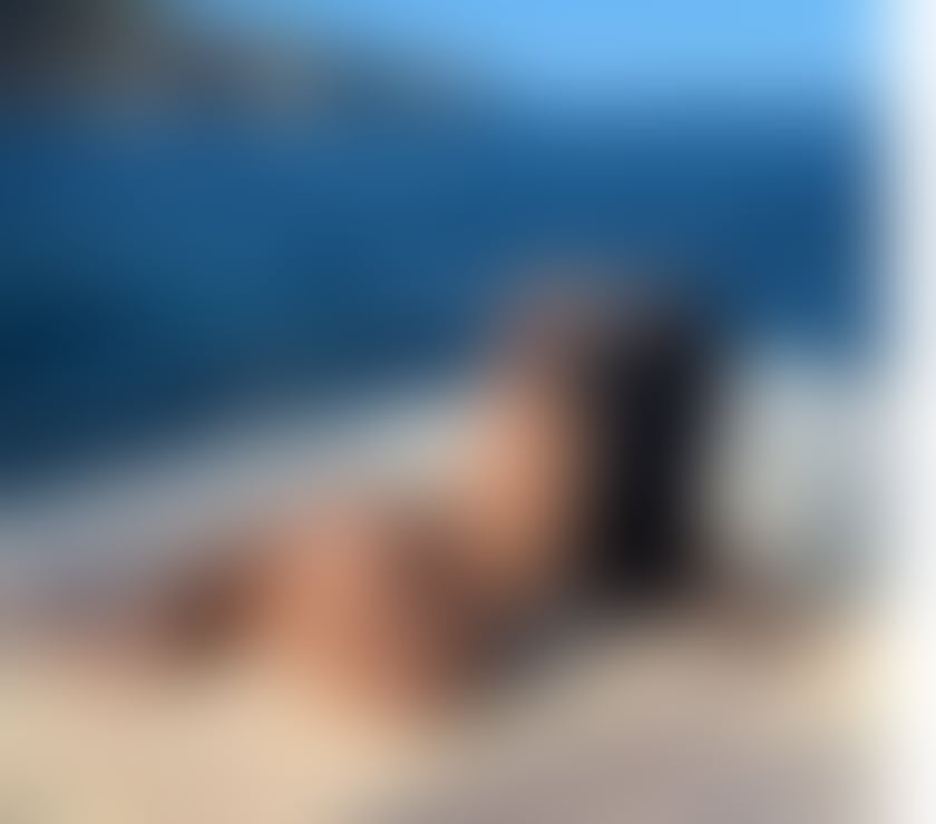 Escorts Kent Medway - Kent - Photos for beautiful, flirtatious lady, sweet honey-colored, hot and se