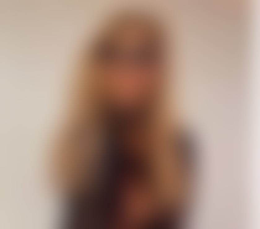 **NEW LADY IN TOWN** ONLY FEW DAYS