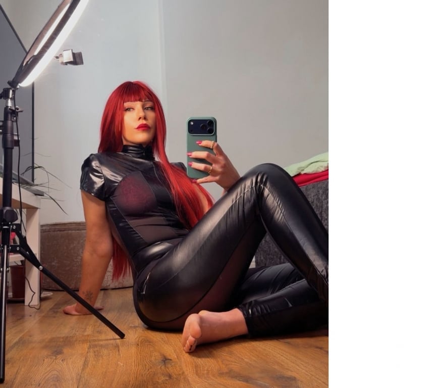 Escorts West London Hounslow - Photos for Effortlessly Feminine Companion