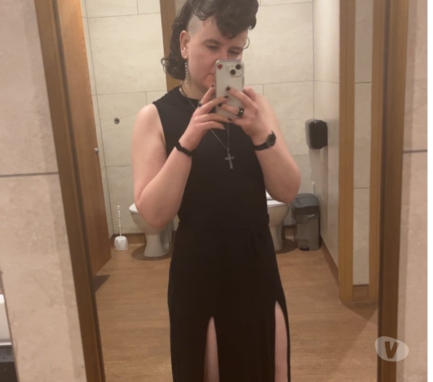 Escorts Somerset Yeovil - Somerset - Photos for Petite slim professional, available for bookings