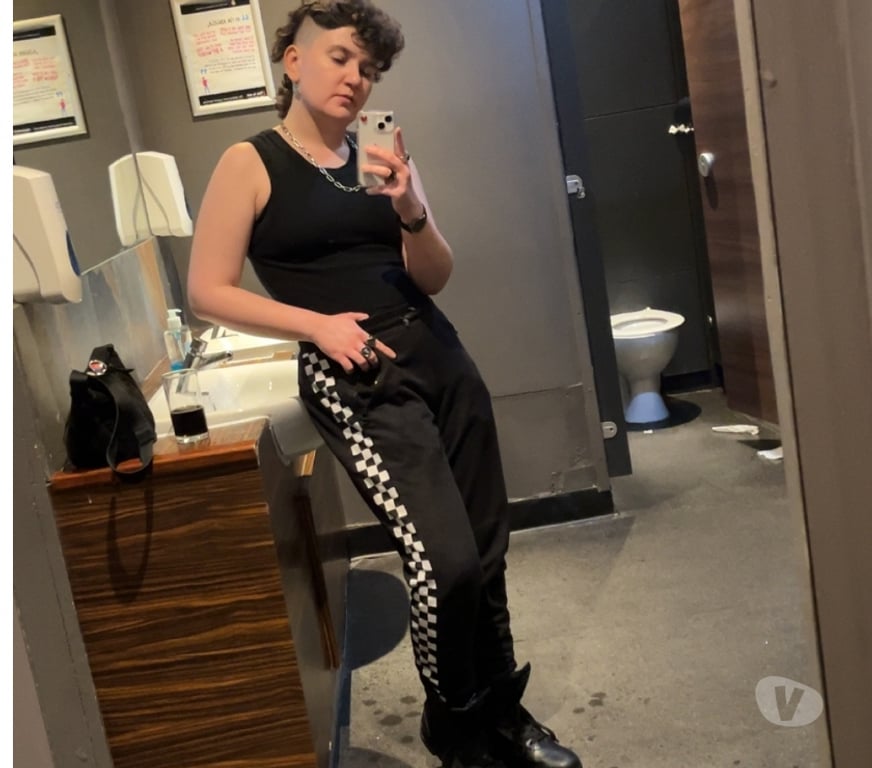 Escorts Somerset Yeovil - Somerset - Photos for Petite slim professional, available for bookings