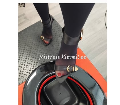 Escorts Bilborough Nottingham - Photos for Kimmi-Lee Busty Exotic 34FF M1J25-26 Professional Touch