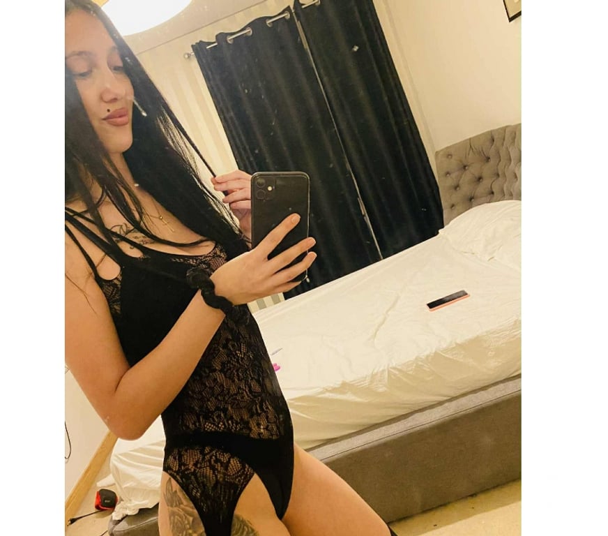 Escorts South West London Tooting Broadway Station - South West London - Photos for Hi im Ysa im new call me for party 😘😘