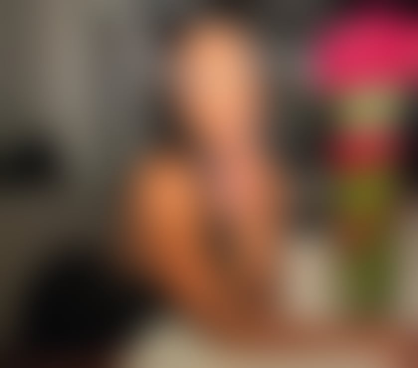 **real pics** NEW IN TOWN british busty big booty Gabby