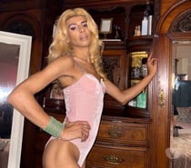 Shy latte Indian dom