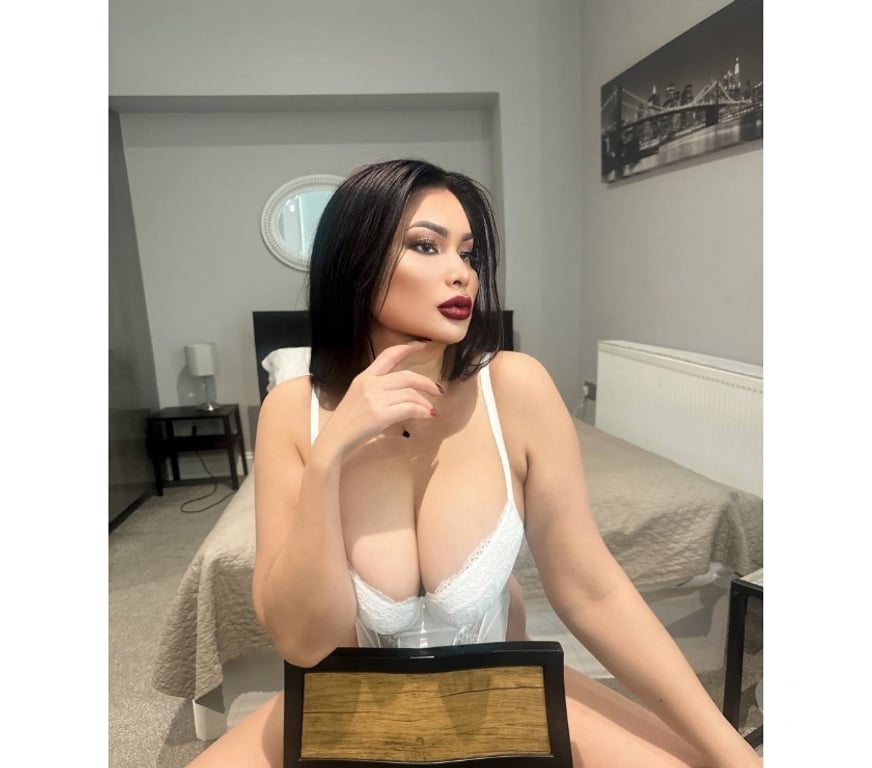 Escorts Essex Brentwood - Photos for Selena Sexy Escort and B2B massage