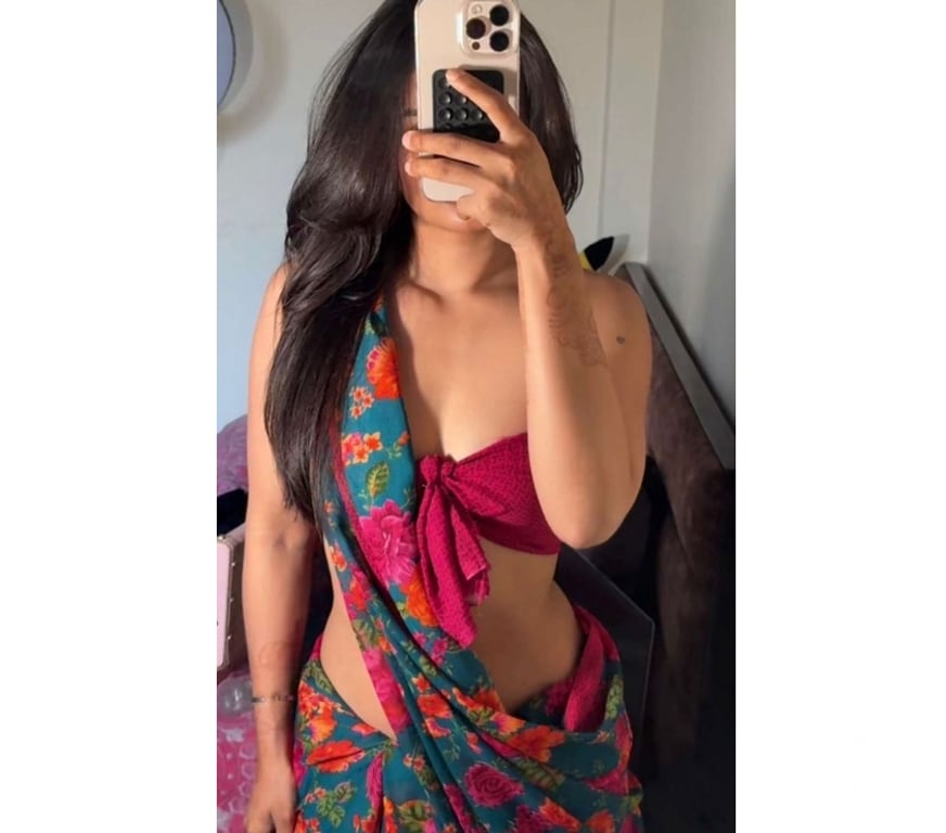Escorts Tyne and Wear Newcastle upon Tyne - Photos for Soft-spoken Indian lady offering gentle attention