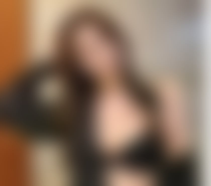 Photos for A lovely Asian girl wants to go on a date with you.