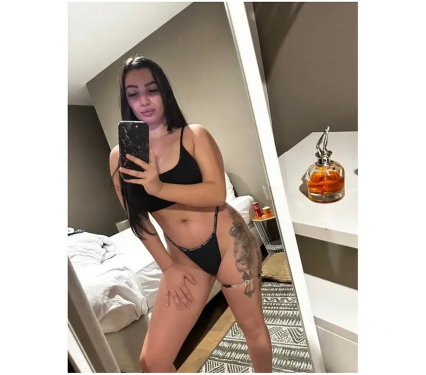 Escorts Surrey Woking - Photos for Katerine here for a week, text me
