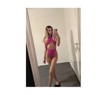 Amyra hot and charming 💕 one call away ☺️